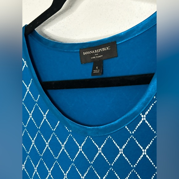 Banana Republic Blue and White Patterned Tee Size Small - Picture 3 of 5